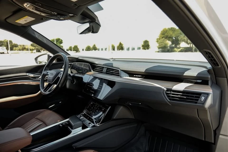 2024 Audi Q8 e-tron - Image 14 of 19