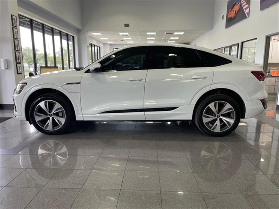 2024 Audi Q8 - Image 2 of 31