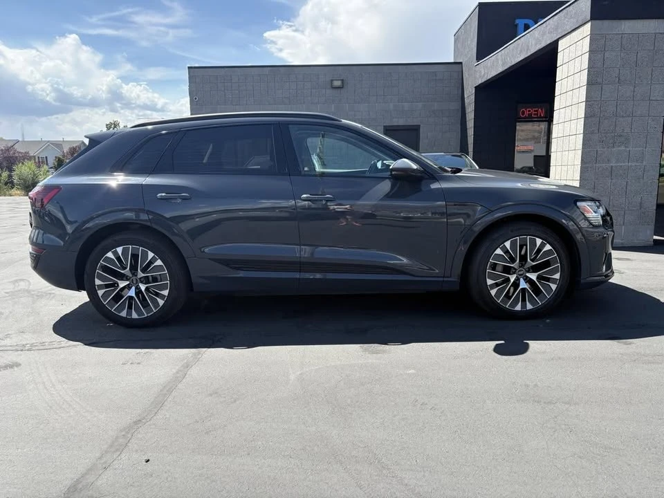 2024 Audi Q8 e-tron - Image 4 of 19