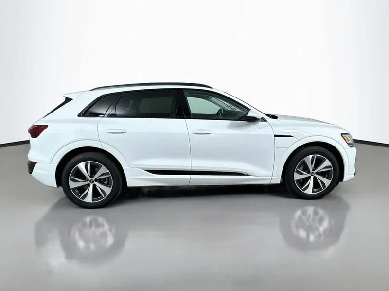 2024 Audi Q8 e-tron - Image 4 of 11