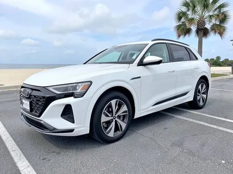 2024 Audi Q8 e-tron Premium