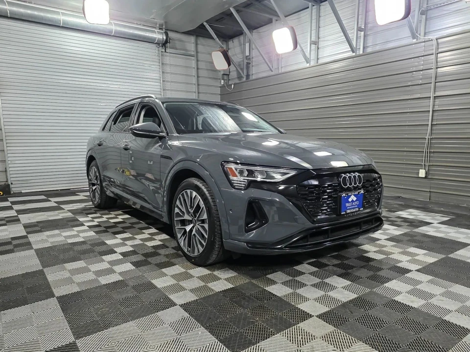 2024 Audi Q8 e-tron - Image 4 of 12