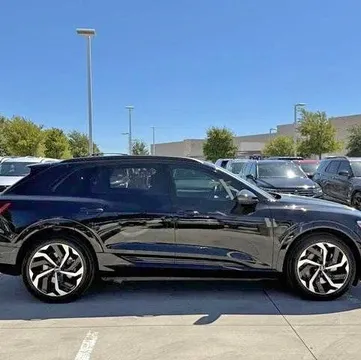 2024 Audi Q8 e-tron Prestige