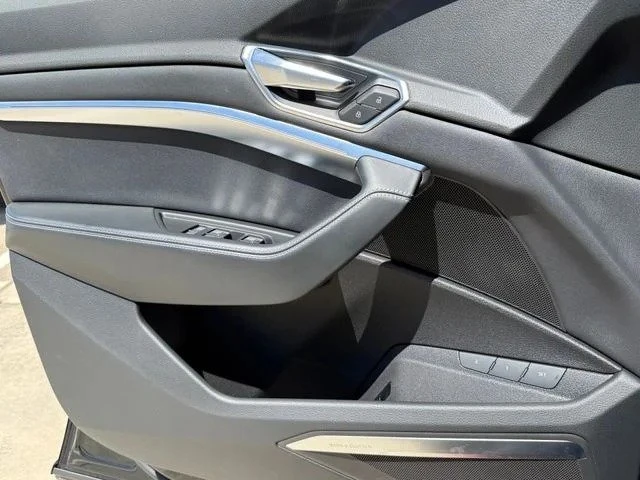 2024 Audi Q8 e-tron - Image 18 of 18