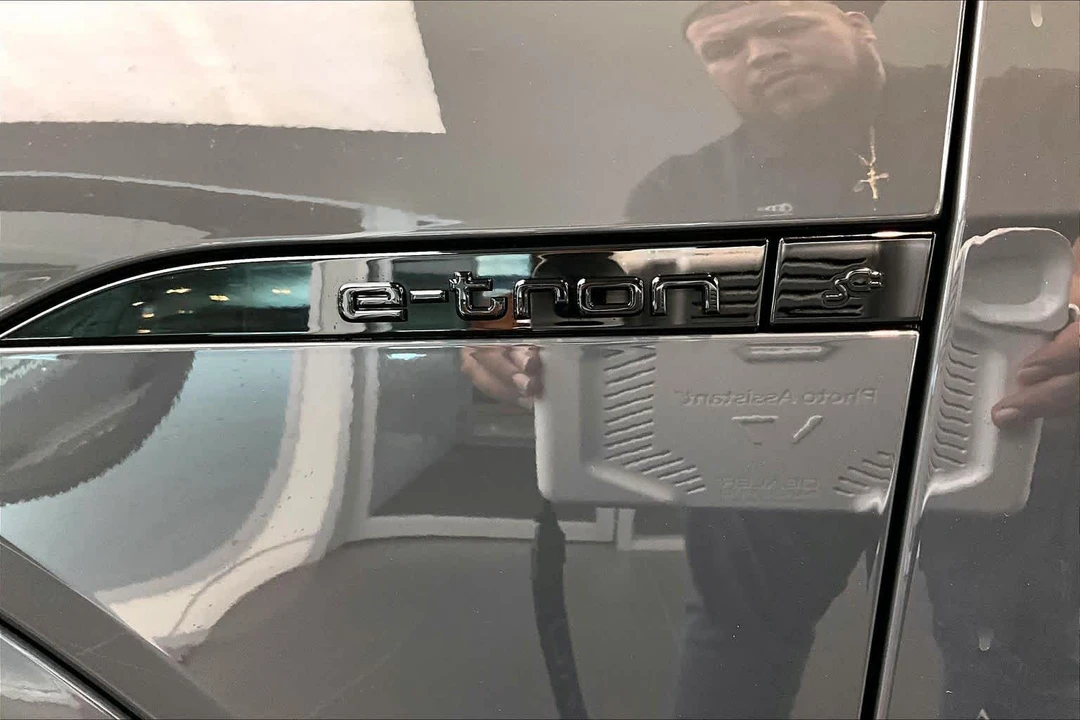 2024 Audi Q8 e-tron - Image 10 of 12