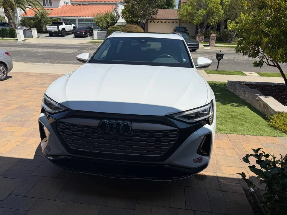 2024 Audi Q8 e-tron - Image 2 of 10