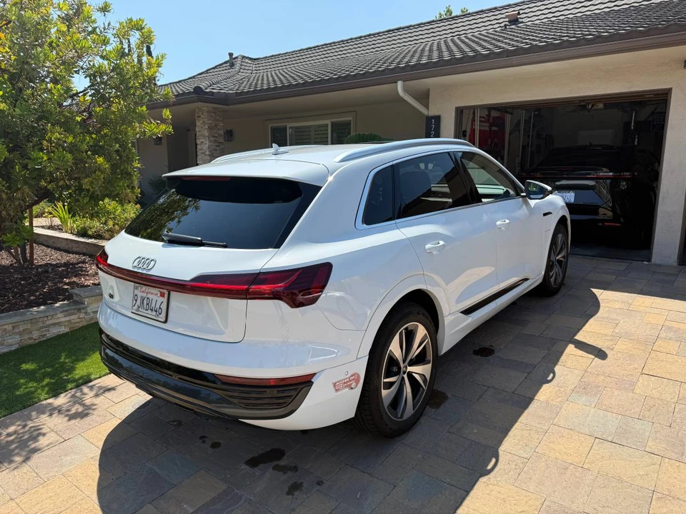 2024 Audi Q8 e-tron - Image 4 of 10