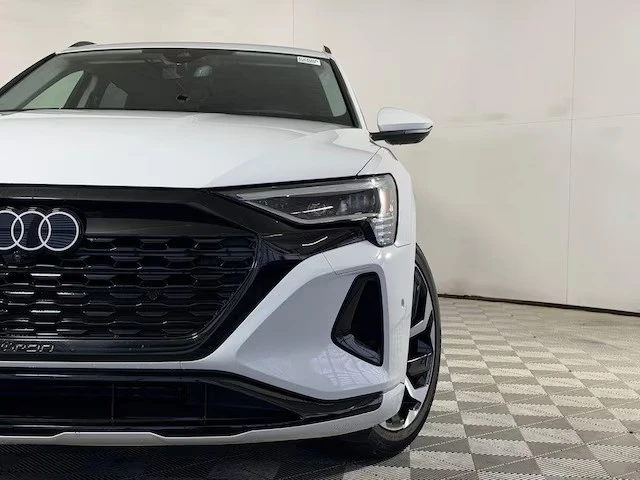 2024 Audi Q8 e-tron - Image 4 of 9