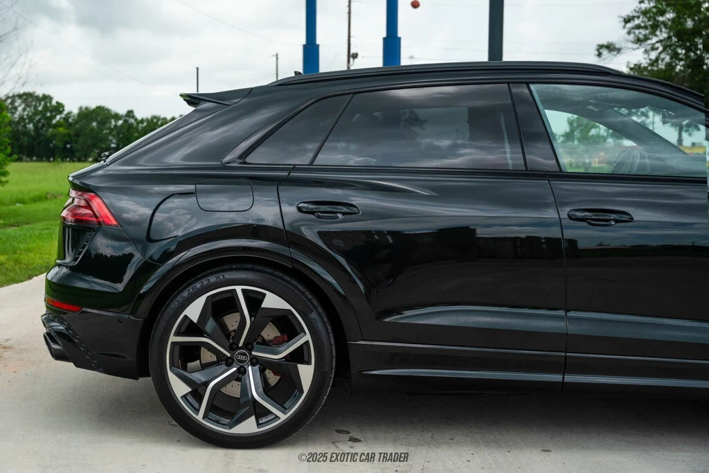 2024 Audi RS Q8 Performance - Image 10 of 12
