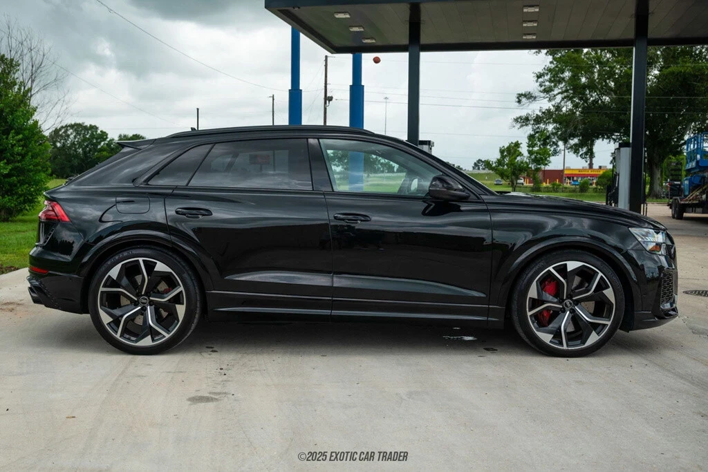 2024 Audi RS Q8 Performance - Image 9 of 12