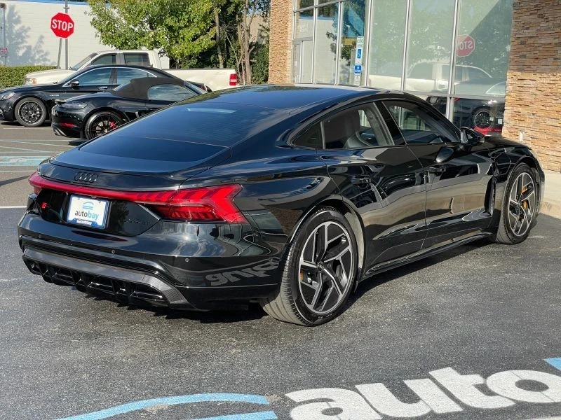 2024 Audi e-tron GT - Image 11 of 12