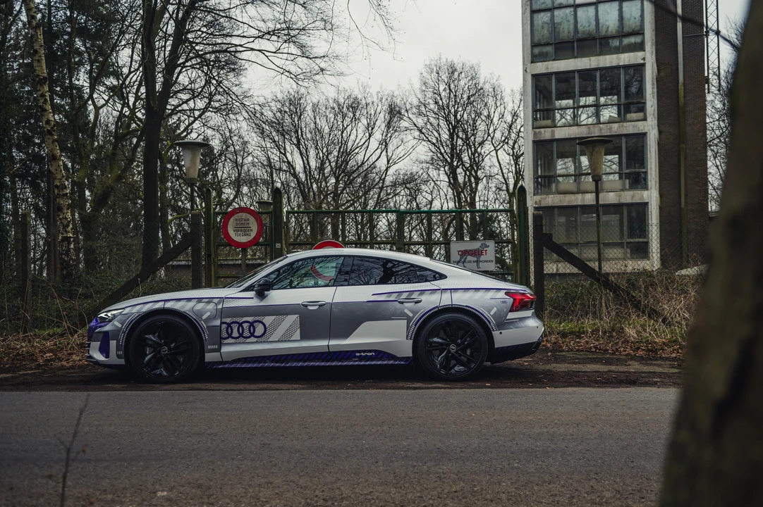 2024 Audi e-tron GT - Image 4 of 31