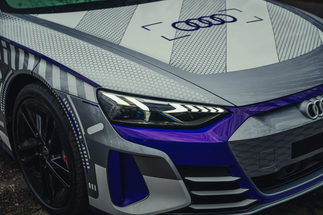 2024 Audi e-tron GT - Image 15 of 31