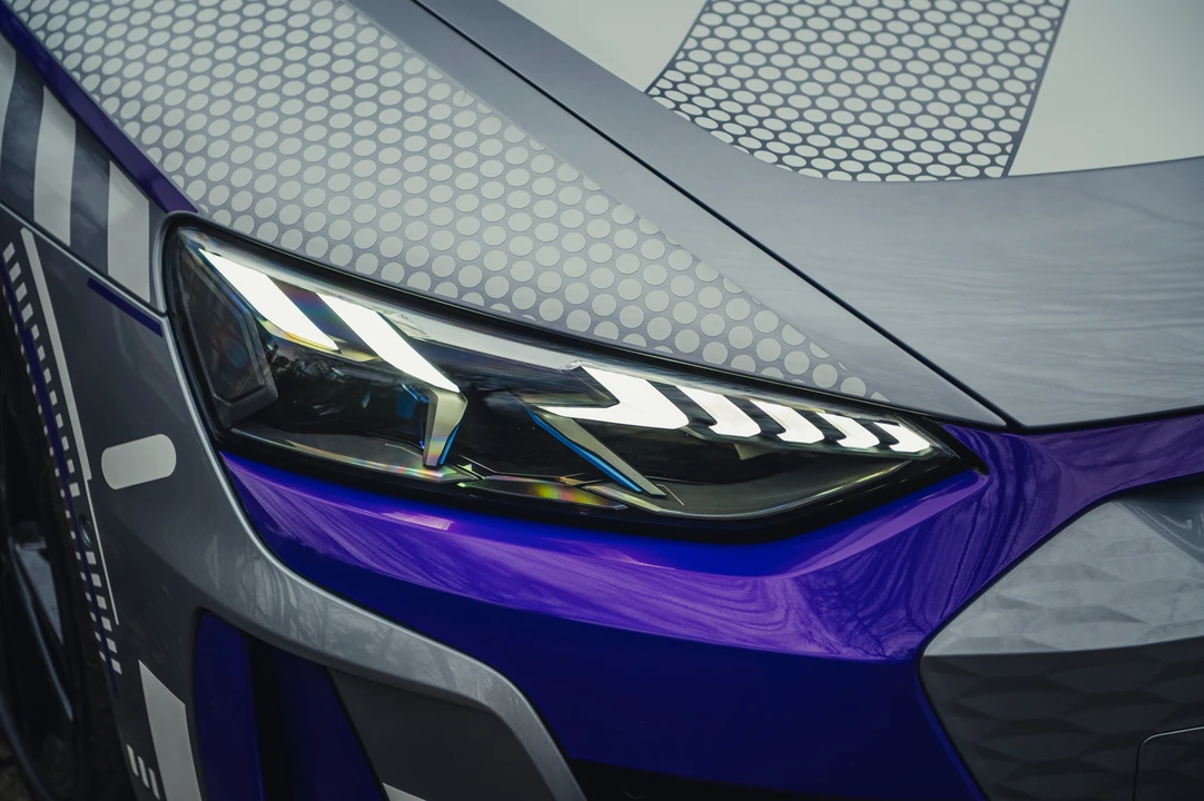 2024 Audi e-tron GT - Image 16 of 31