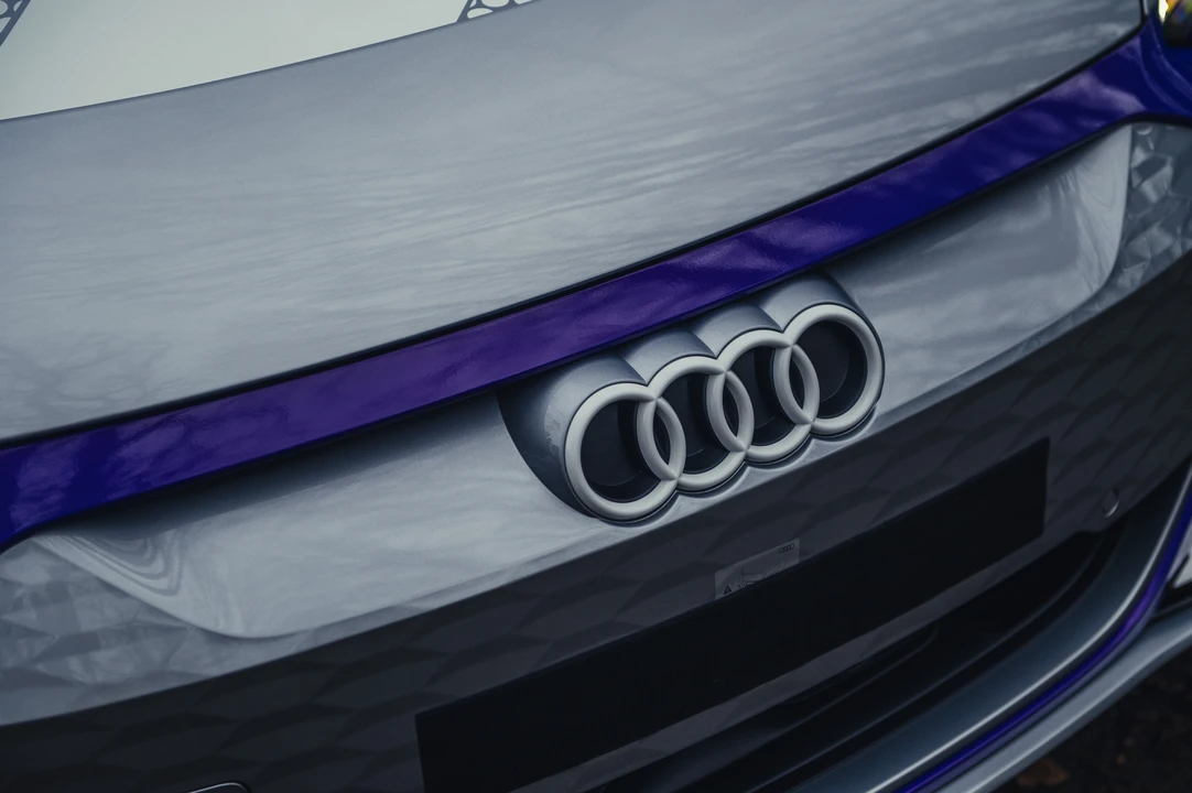 2024 Audi e-tron GT - Image 17 of 31