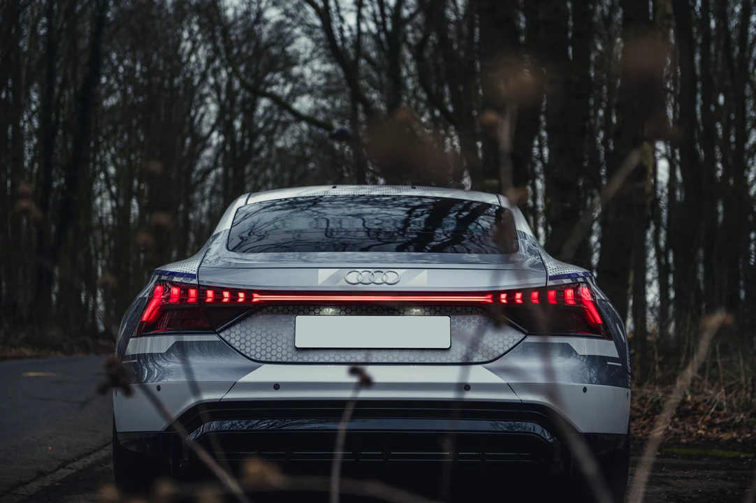2024 Audi e-tron GT - Image 29 of 31