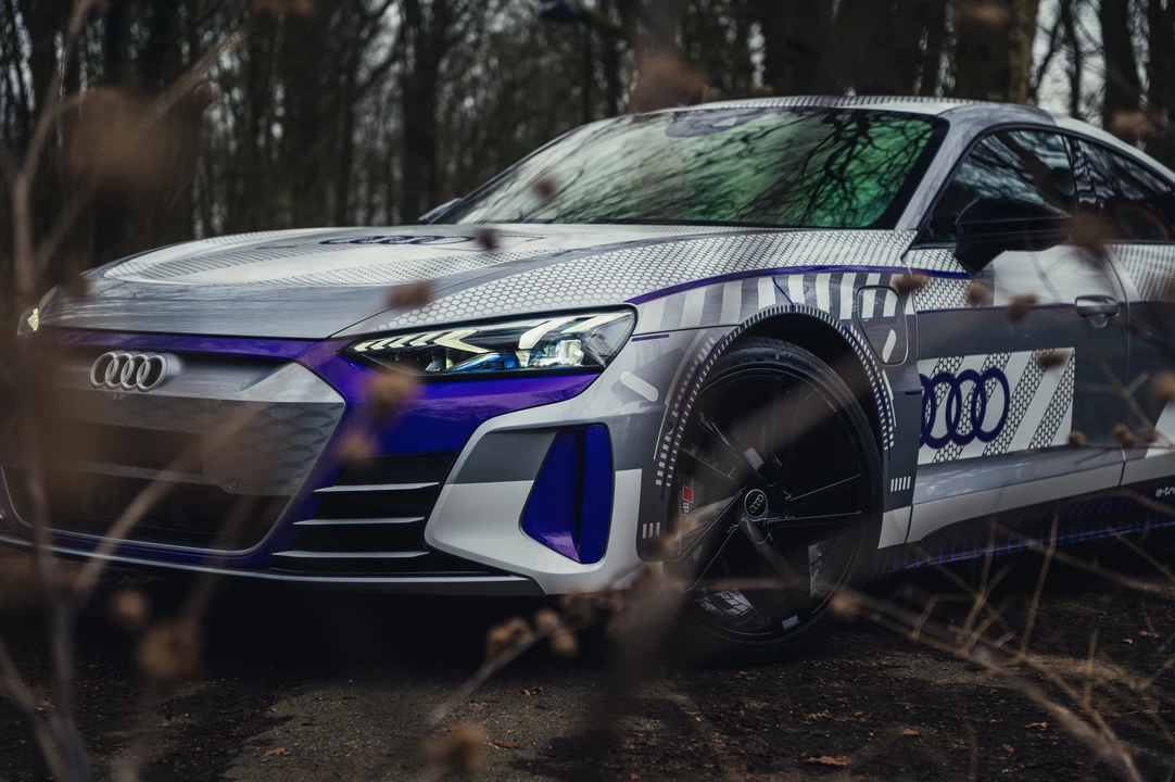 2024 Audi e-tron GT - Image 14 of 31