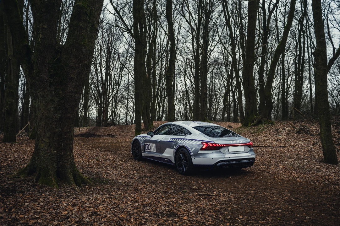 2024 Audi e-tron GT - Image 5 of 31