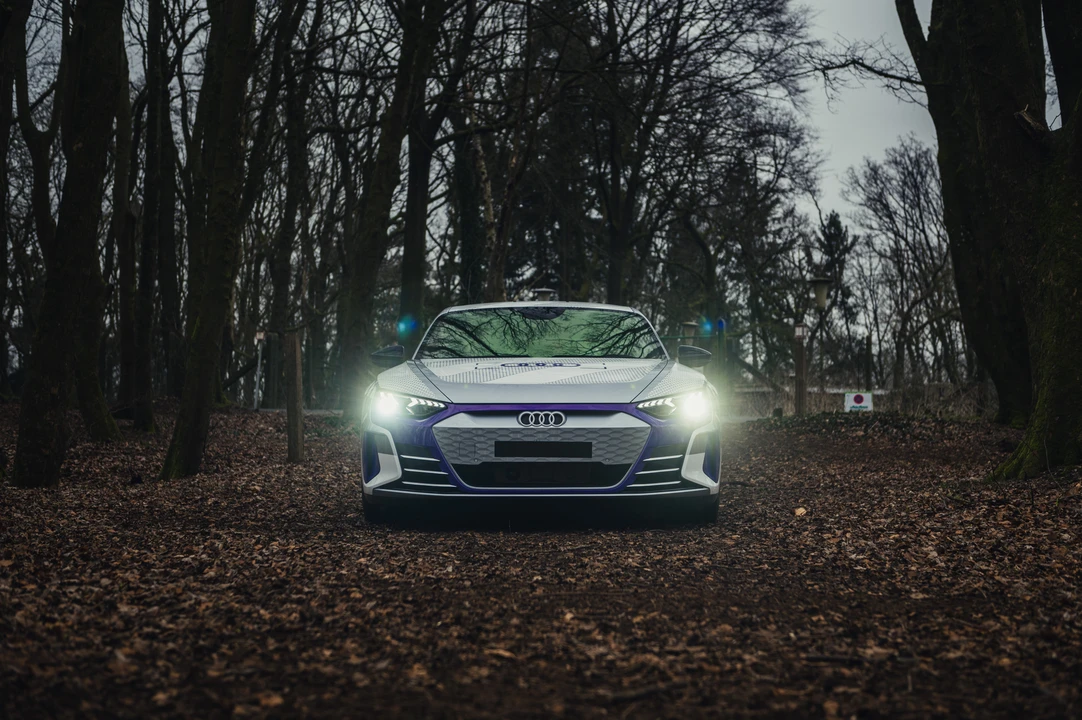 2024 Audi e-tron GT - Image 2 of 31