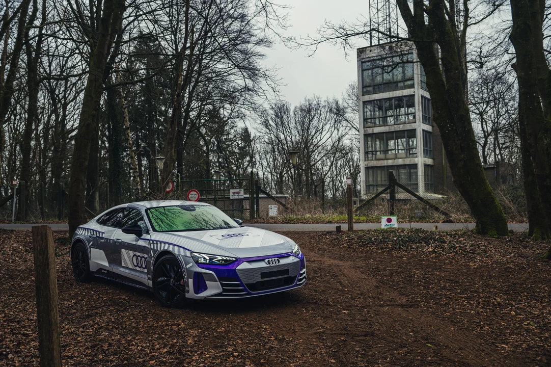 2024 Audi e-tron GT - Image 8 of 31