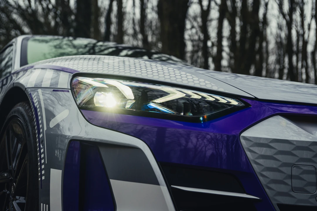 2024 Audi e-tron GT - Image 22 of 31
