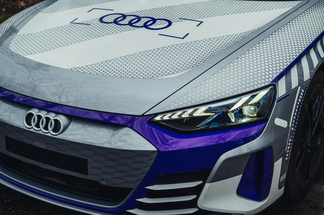2024 Audi e-tron GT - Image 25 of 31