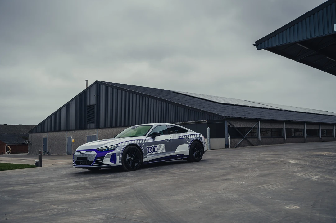 2024 Audi e-tron GT - Image 11 of 31