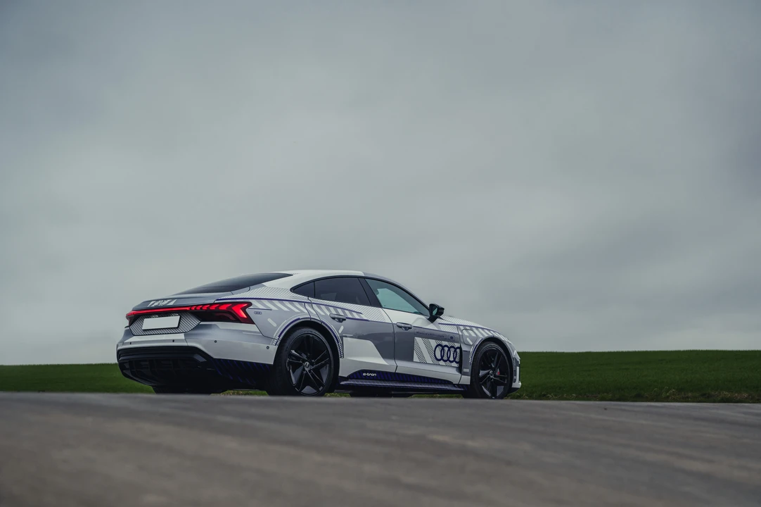 2024 Audi e-tron GT - Image 13 of 31