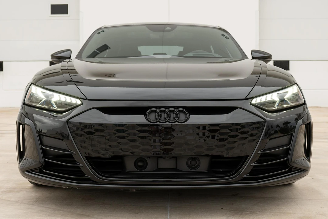 2024 Audi e-tron GT - Image 2 of 31