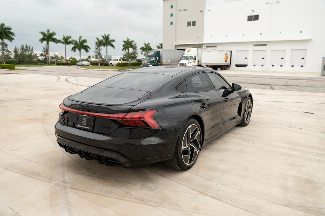 2024 Audi e-tron GT - Image 24 of 31