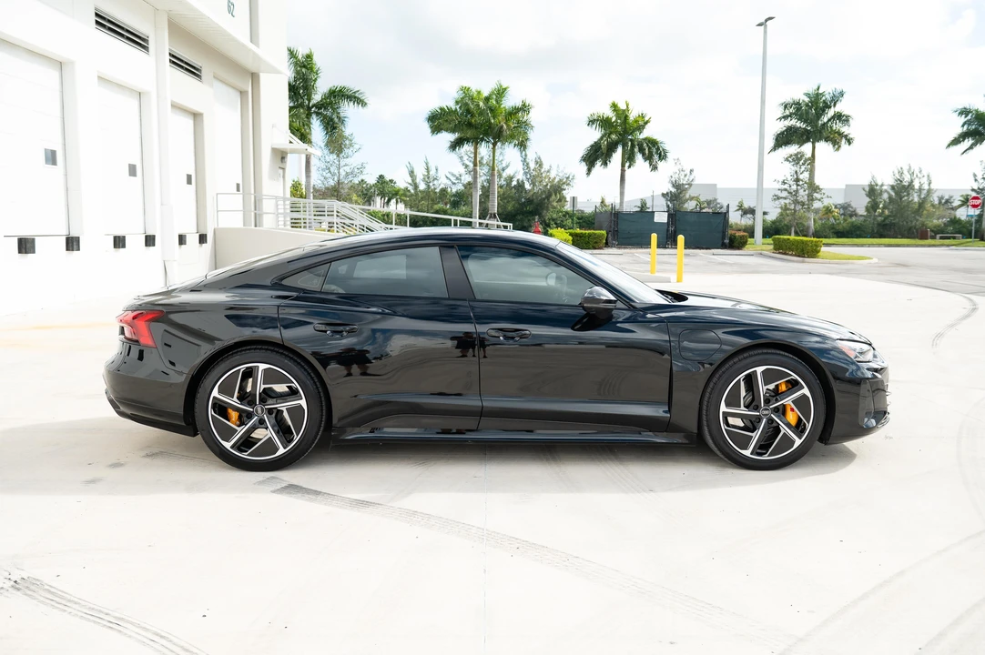 2024 Audi e-tron GT - Image 28 of 31