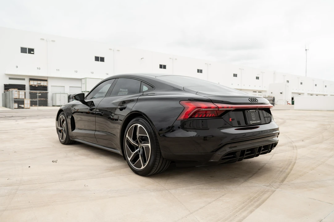 2024 Audi e-tron GT - Image 21 of 31