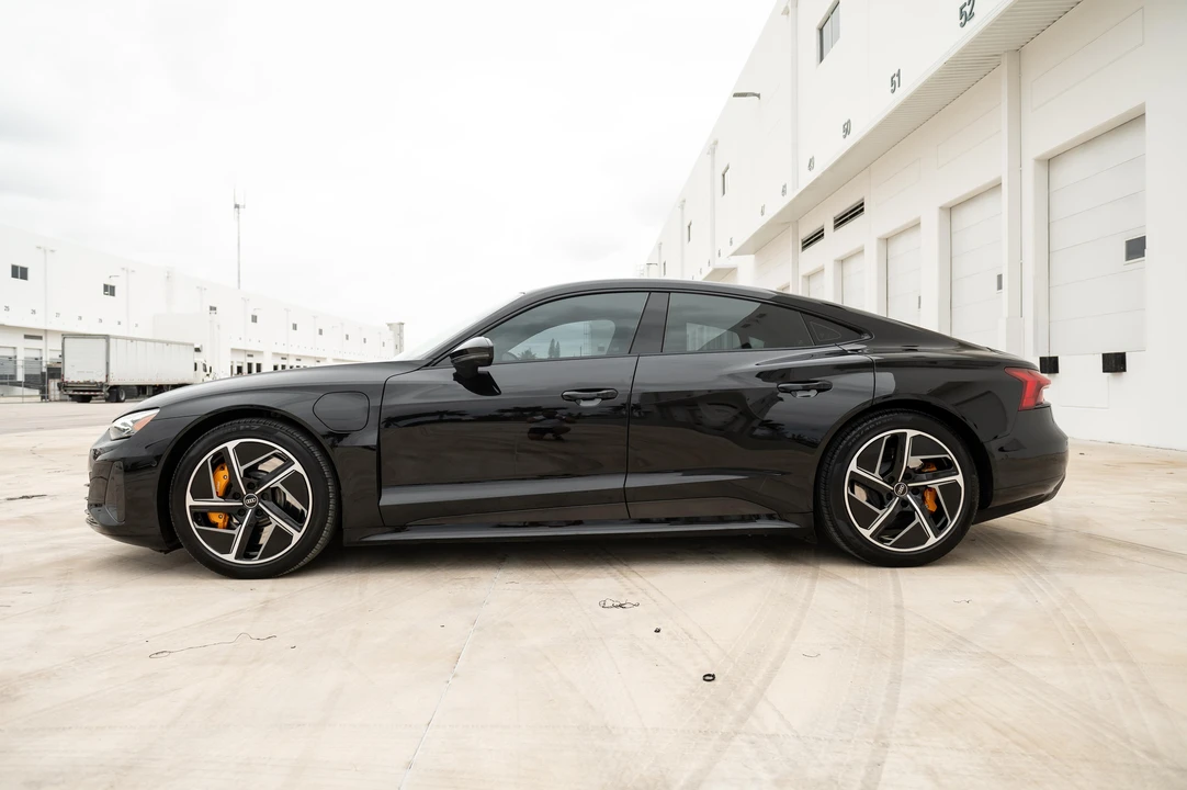 2024 Audi e-tron GT - Image 19 of 31