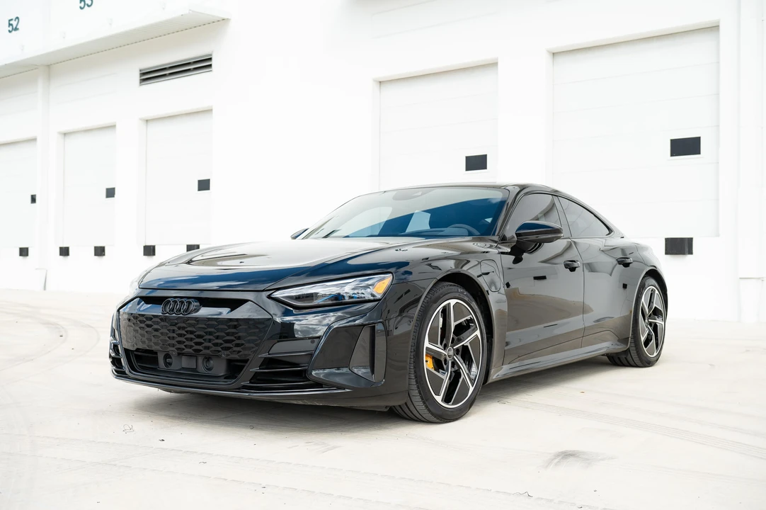 2024 Audi e-tron GT - Image 13 of 31