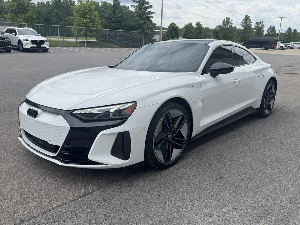 2024 Audi e-tron GT - Image 9 of 30