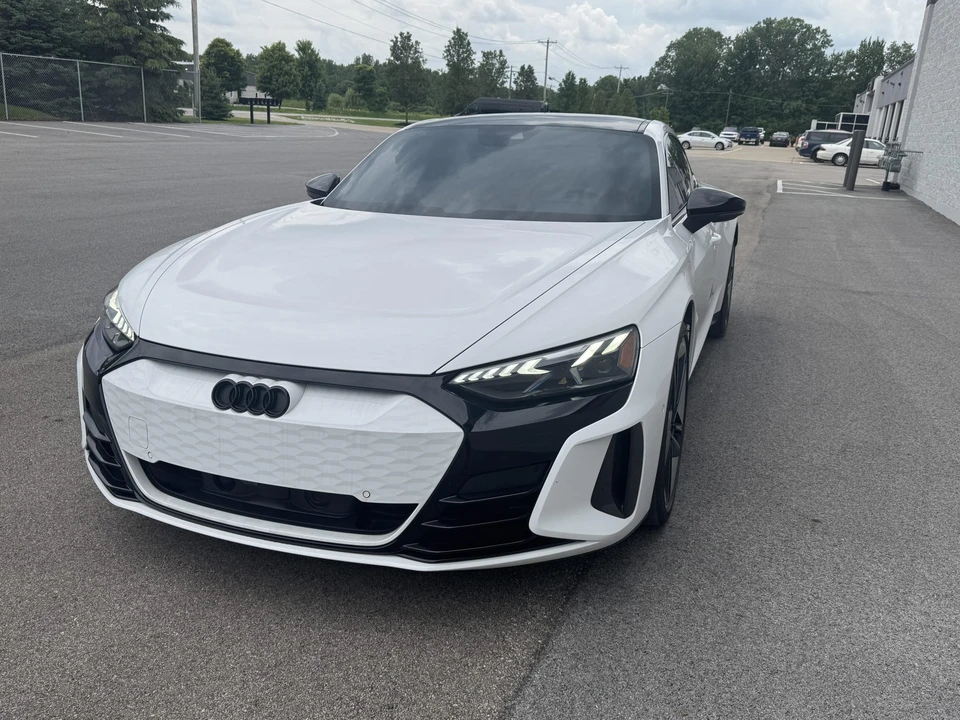 2024 Audi e-tron GT - Image 10 of 30