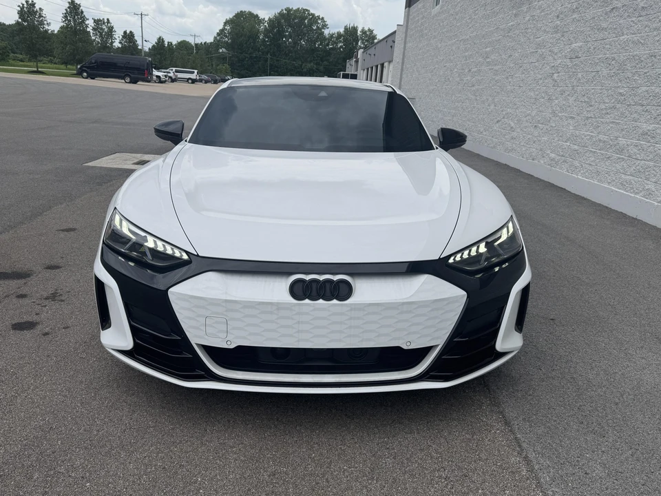 2024 Audi e-tron GT - Image 11 of 30