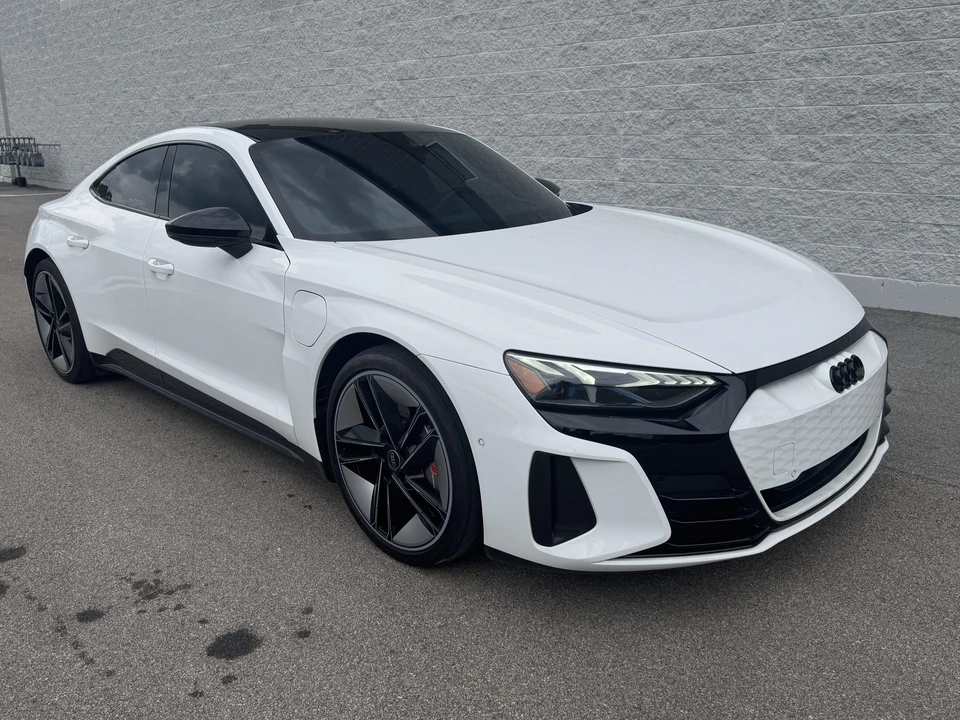 2024 Audi e-tron GT - Image 12 of 30