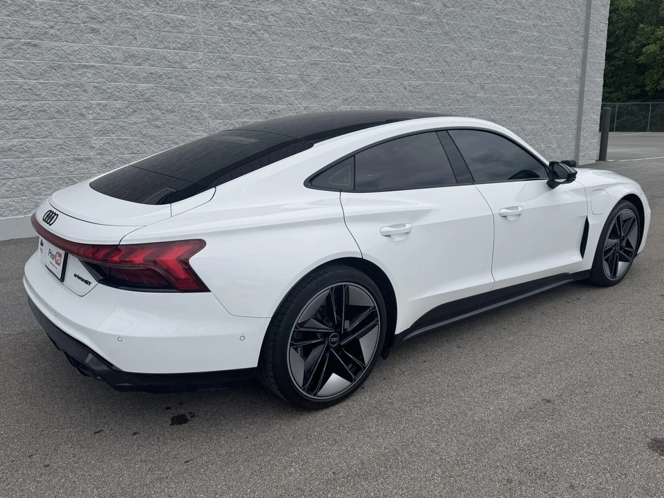 2024 Audi e-tron GT - Image 14 of 30