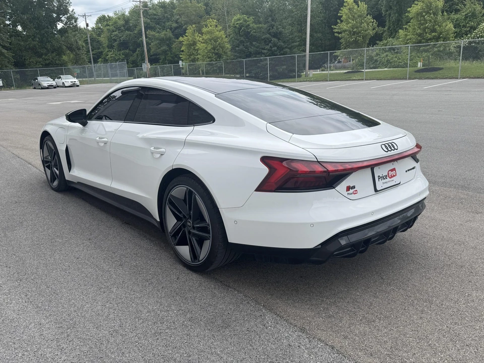 2024 Audi e-tron GT - Image 16 of 30