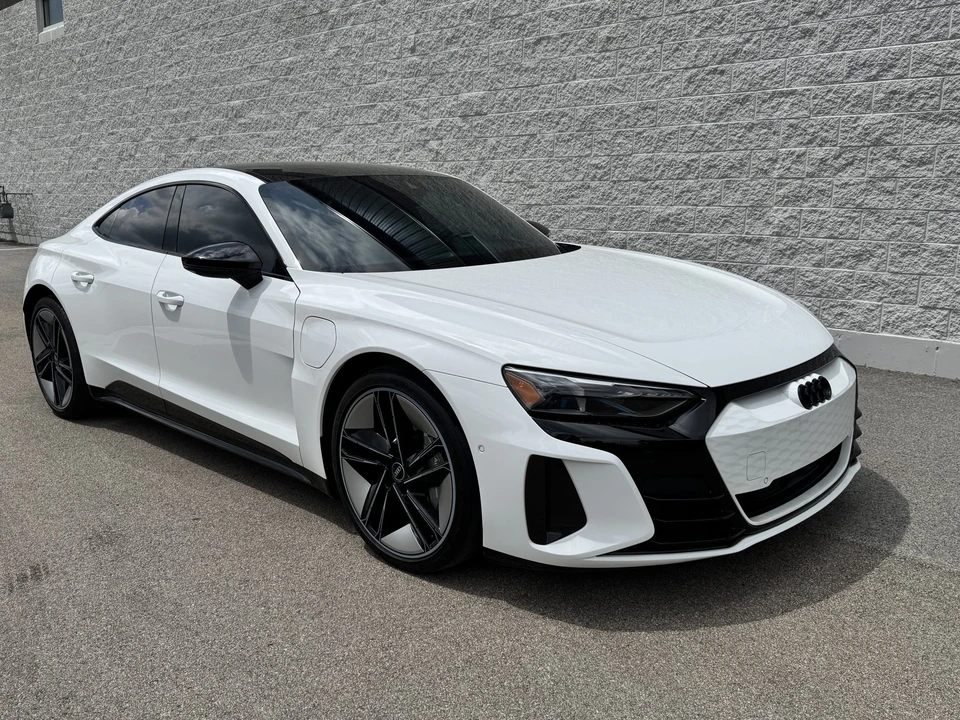 2024 Audi e-tron GT - Image 4 of 30
