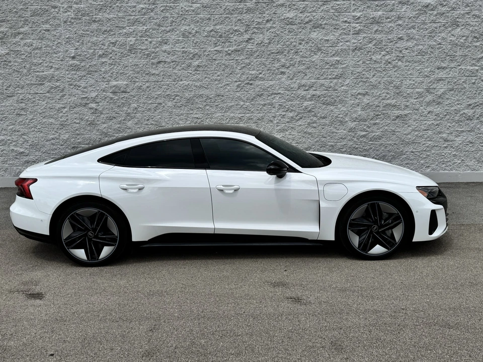 2024 Audi e-tron GT - Image 5 of 30