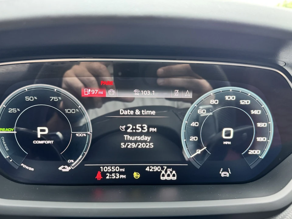 2024 Audi e-tron GT - Image 22 of 30