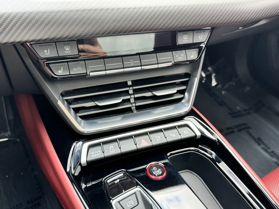 2024 Audi e-tron GT - Image 24 of 30