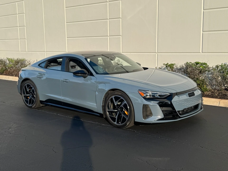 2024 Audi e-tron GT - Image 2 of 21