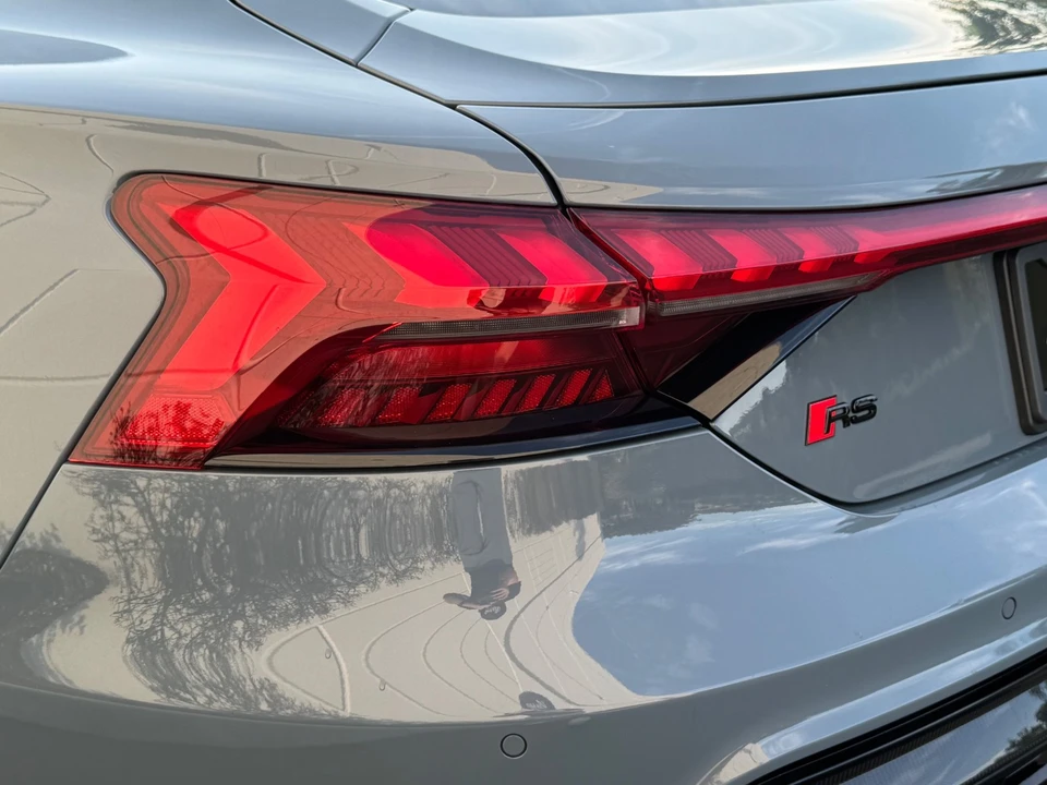 2024 Audi e-tron GT - Image 11 of 21