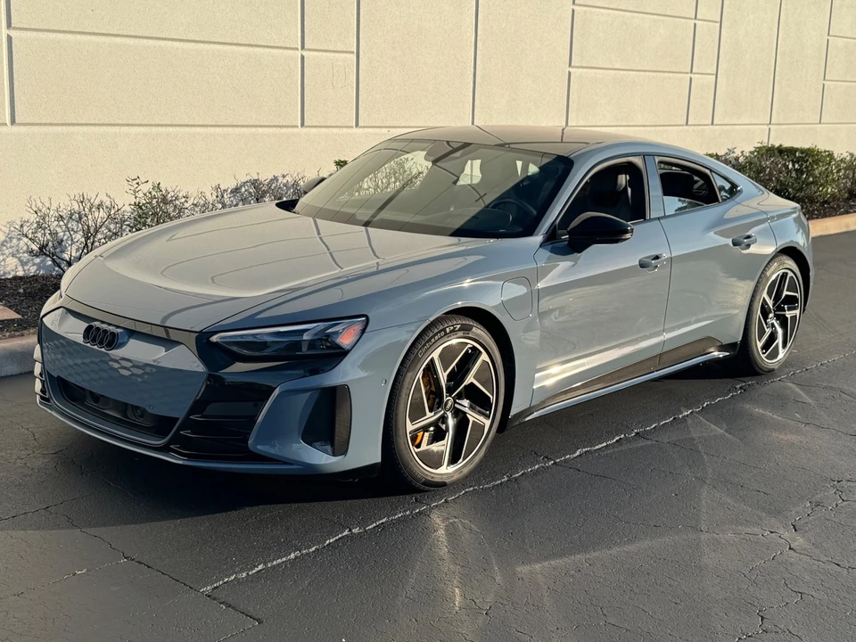 2024 Audi e-tron GT - Image 13 of 21