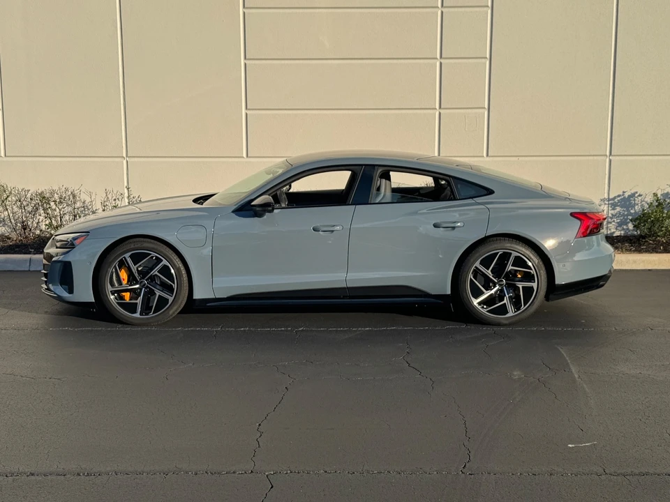 2024 Audi e-tron GT - Image 17 of 21