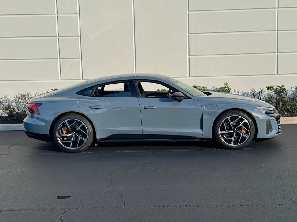 2024 Audi e-tron GT - Image 3 of 21