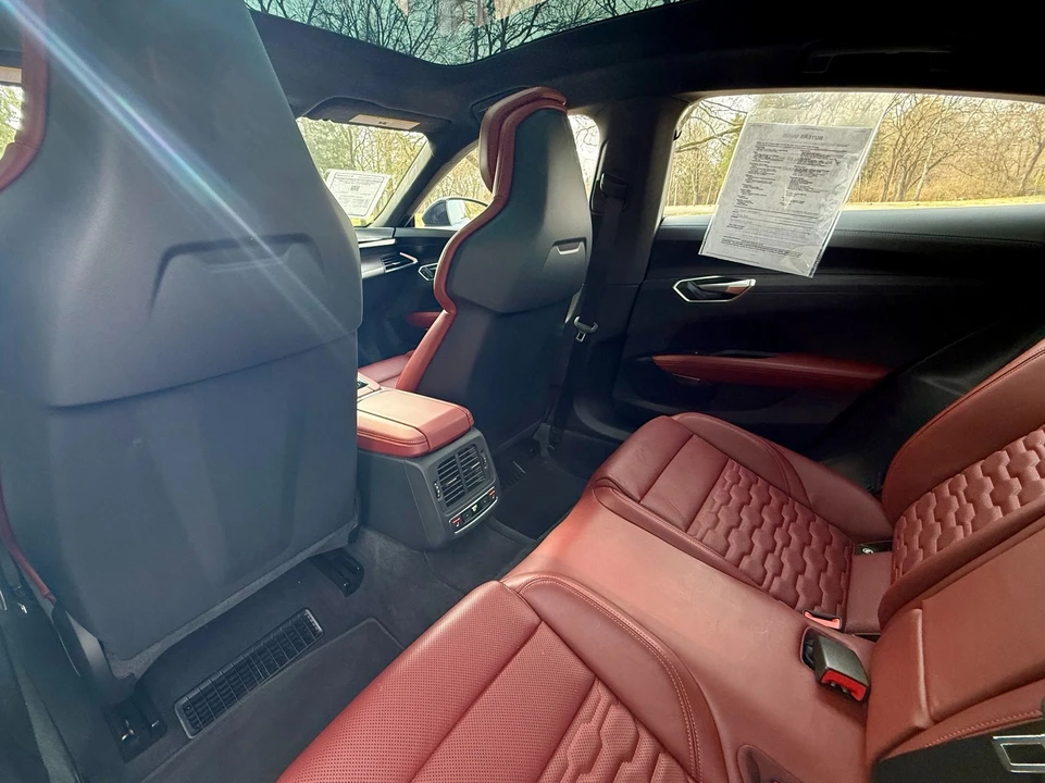 2024 Audi e-tron GT - Image 17 of 21